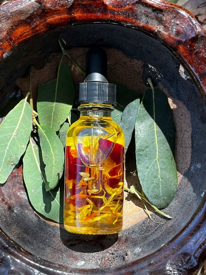 La Madre Divina Oil
